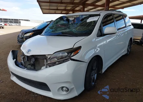 2016 Toyota Sienna Se Premium 8 Passenger z USA, uszkodzony, nr VIN 5TDXK3DC6GS741047